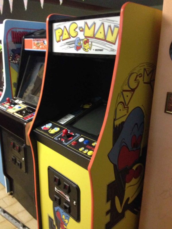 Pacman,arcade,cabinet,Midway,bally,videogame,anni 80